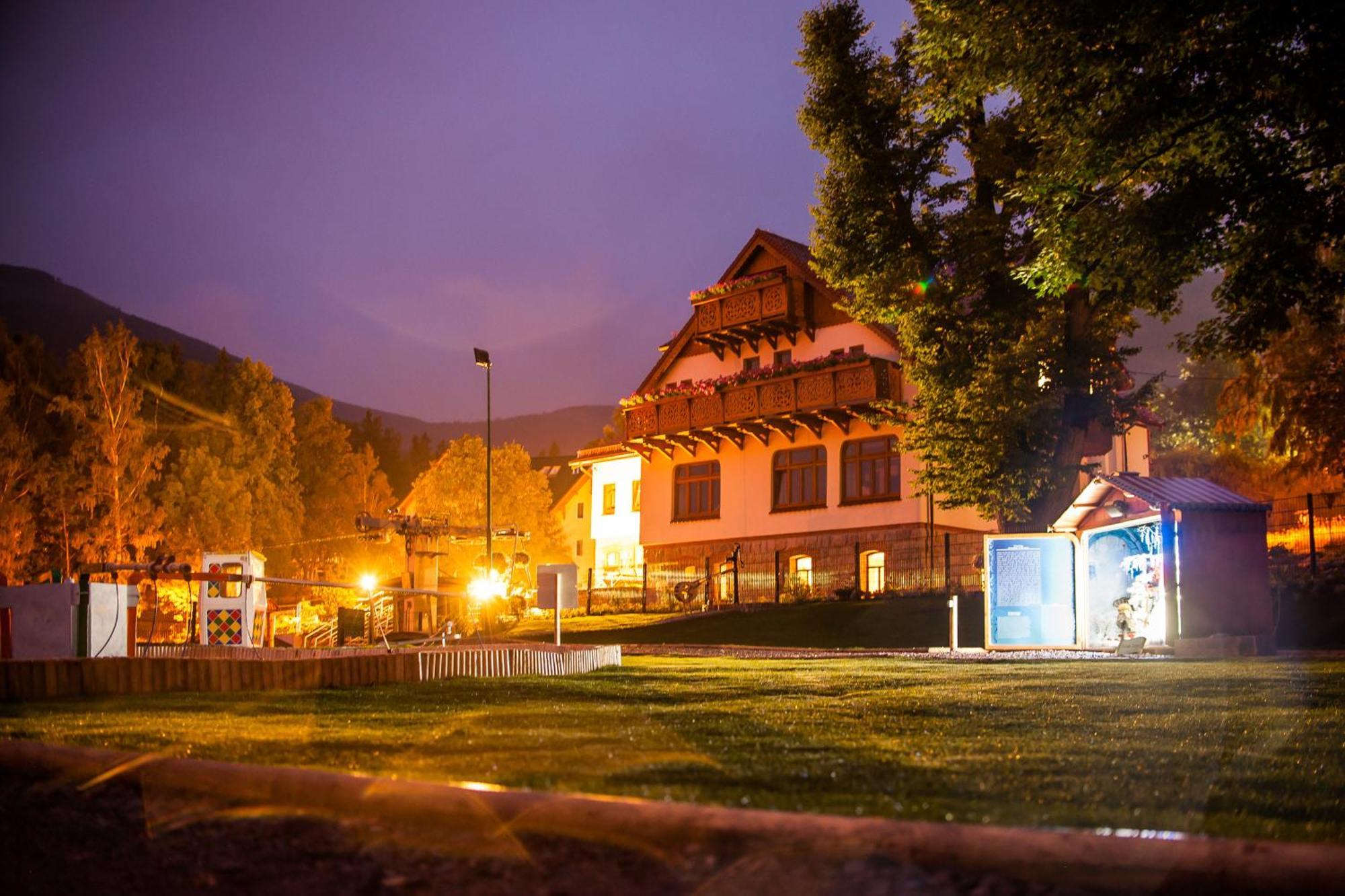 Przystanek Bavaria - Sauny, Parking Oraz Wstep Do Parku Bajek W Cenie! Karpacz Exterior photo